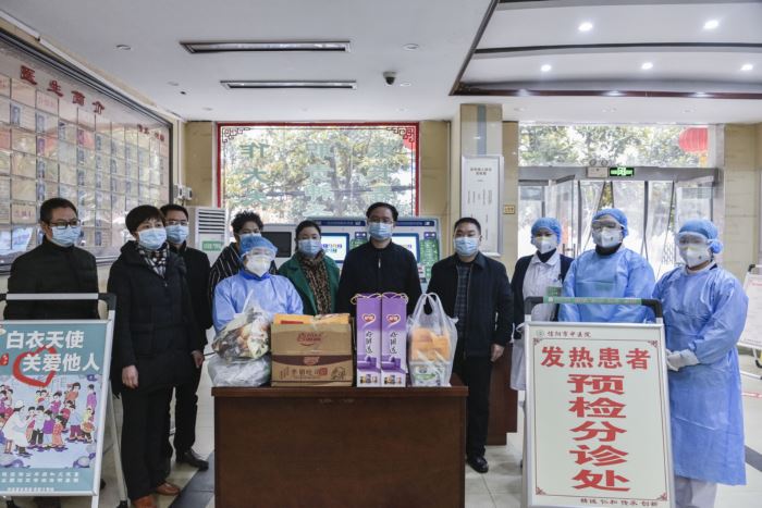 黨旗飄揚，專項黨費溫暖抗“疫”先鋒