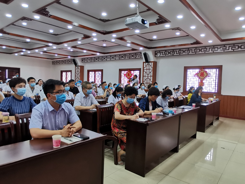 信陽市中醫(yī)院組織召開《醫(yī)療糾紛預(yù)防與處理?xiàng)l例》培訓(xùn)會