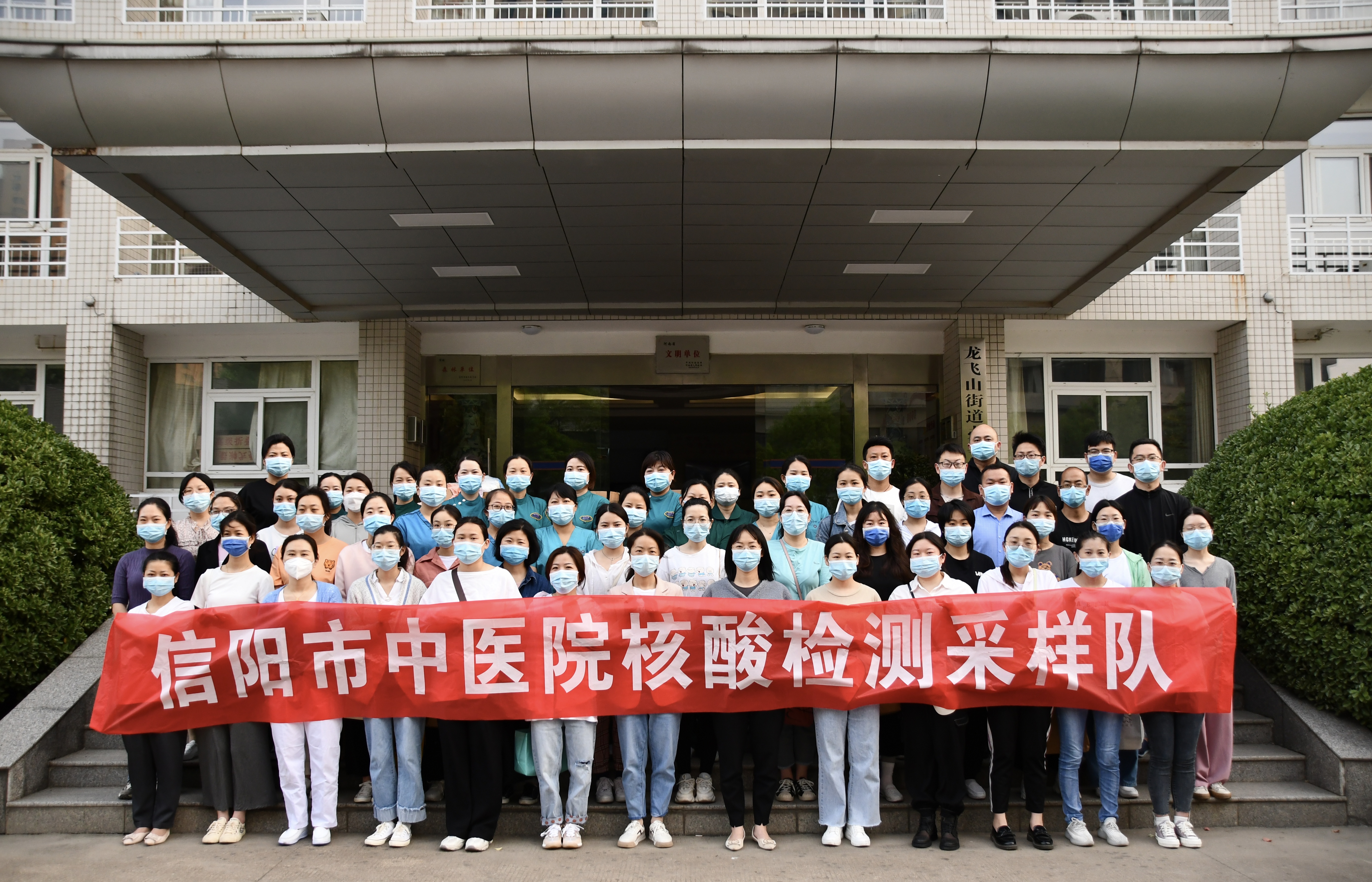 攜手出征，他們是抗疫戰(zhàn)場(chǎng)“夫妻兵”