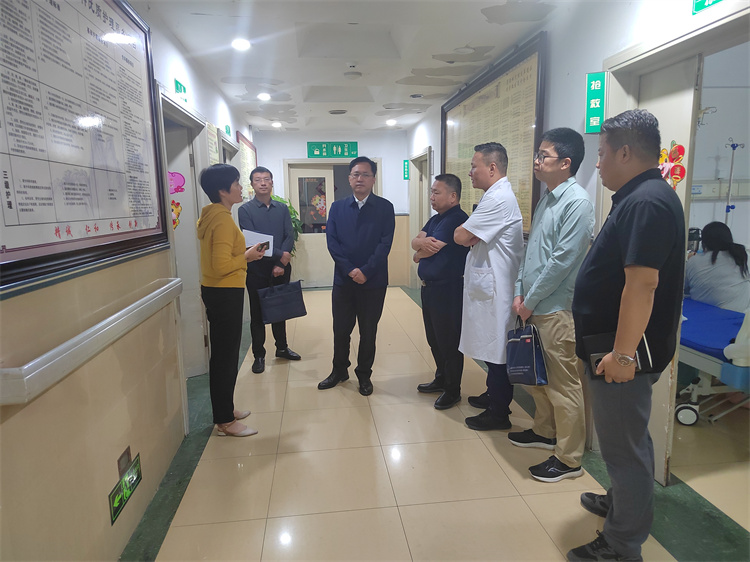 信陽市衛(wèi)生健康委黨組書記、主任許書動到市中醫(yī)院調(diào)研安全生產(chǎn)和項(xiàng)目建設(shè)工作